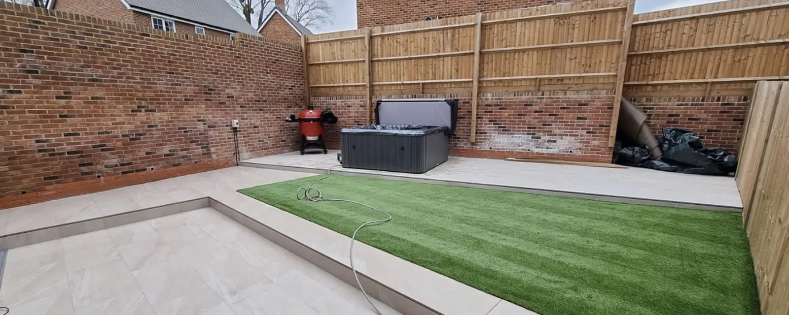Porcelain patio & hot tub area